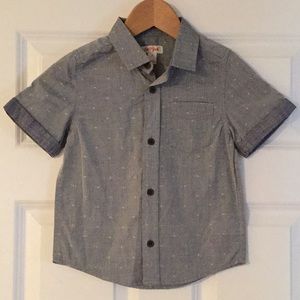 Boys Button Up Collared Shirt. Size 5T.